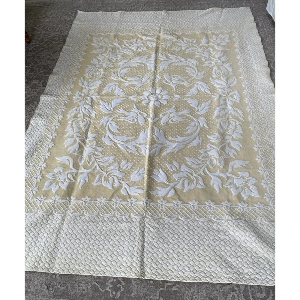 Vintage Yellow & White Damask Textured Matelassé Coverlet Jacquard Twin Blanket